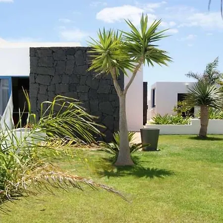 Apartment Playa Blanca Sleeps 6 Pool Wifi