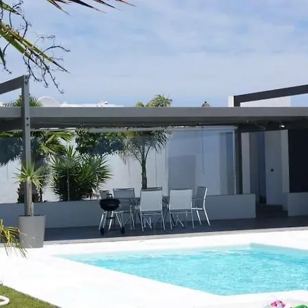 Apartment Playa Blanca Sleeps 6 Pool Wifi *